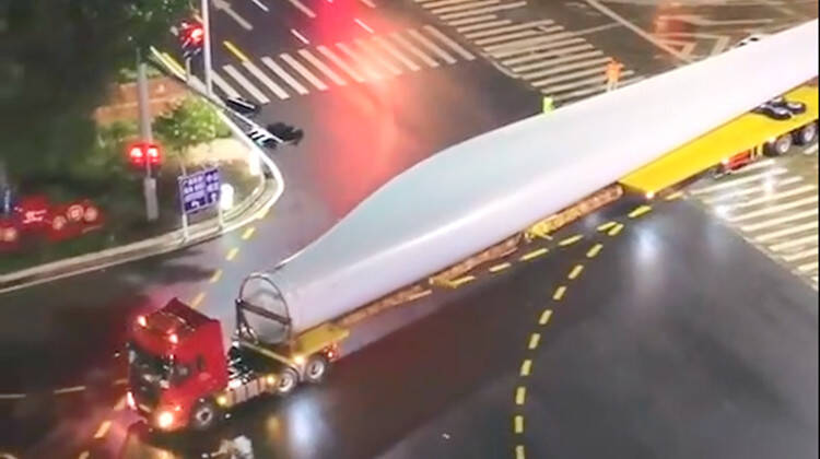 56 meters wind turbine transporting